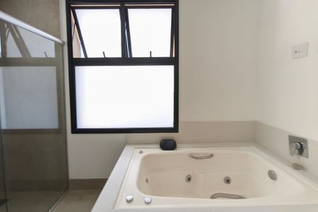 Casa de condomínio para alugar com 234m², 3 quartos e 4 vagasBanheiro Suíte