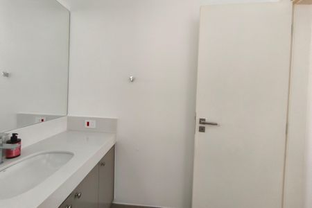 Casa de condomínio para alugar com 234m², 3 quartos e 4 vagasBanheiro Social