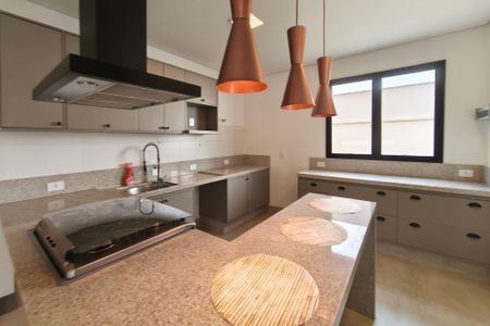 Casa de condomínio para alugar com 234m², 3 quartos e 4 vagasCozinha