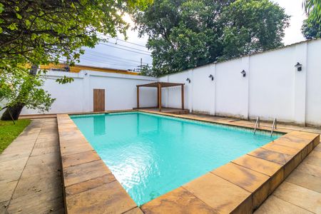 Casa para alugar com 130m², 7 quartos e 4 vagasPiscina