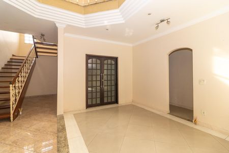 Casa para alugar com 130m², 7 quartos e 4 vagasSala