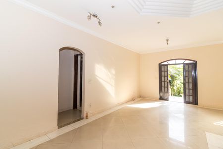 Casa para alugar com 130m², 7 quartos e 4 vagasSala