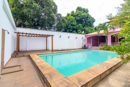 Casa para alugar com 130m², 7 quartos e 4 vagasPiscina