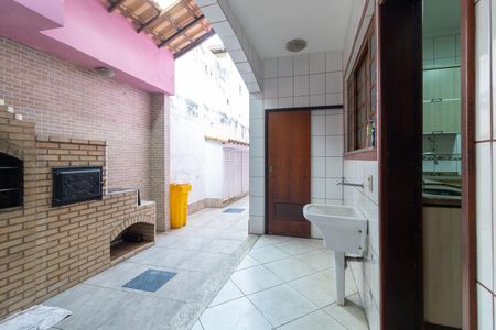 Casa para alugar com 130m², 7 quartos e 4 vagasÁrea de Serviço