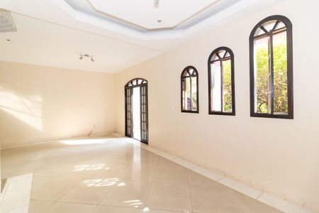 Casa para alugar com 130m², 7 quartos e 4 vagasSala