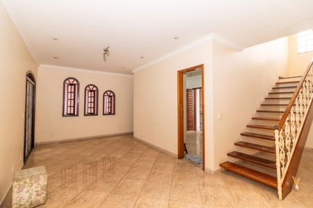 Casa para alugar com 130m², 7 quartos e 4 vagasSala