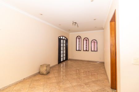 Casa para alugar com 130m², 7 quartos e 4 vagasSala