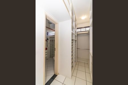 Casa para alugar com 130m², 7 quartos e 4 vagasCloset da Suíte 2