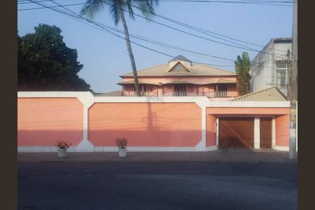 Casa para alugar com 130m², 7 quartos e 4 vagasFachada