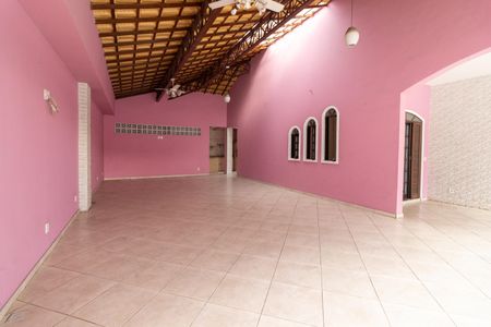 Casa para alugar com 130m², 7 quartos e 4 vagasÁrea externa