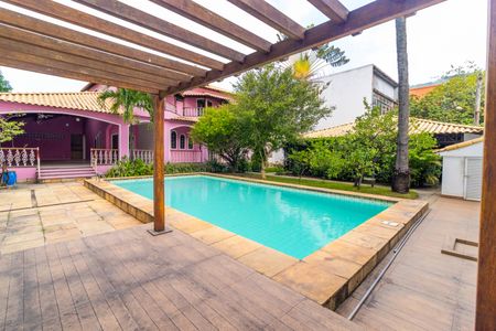 Casa para alugar com 130m², 7 quartos e 4 vagasPiscina