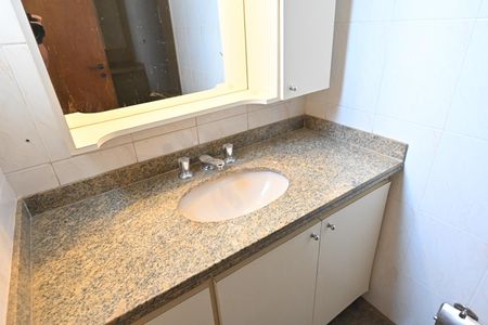 Apartamento à venda com 82m², 2 quartos e 2 vagasBanheiro da Suíte