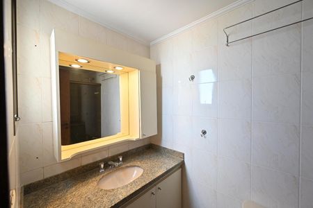 Apartamento à venda com 82m², 2 quartos e 2 vagasBanheiro da Suíte