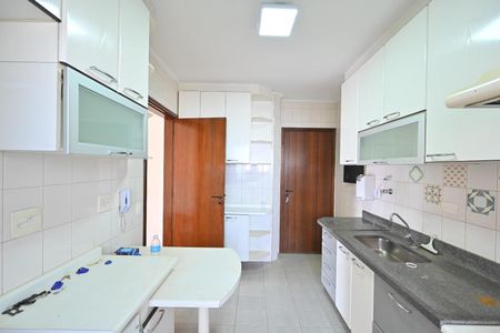 Apartamento à venda com 82m², 2 quartos e 2 vagasCozinha