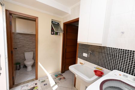 Casa à venda com 131m², 3 quartos e 4 vagasLavanderia e banheiro de Serviço