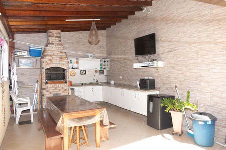 Casa à venda com 131m², 3 quartos e 4 vagasChurrasqueira
