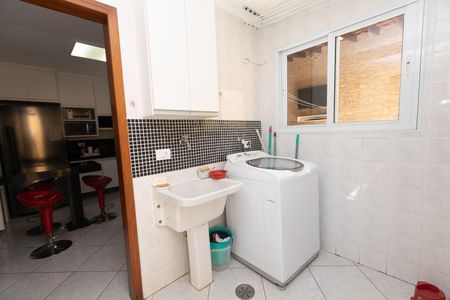Casa à venda com 131m², 3 quartos e 4 vagasLavanderia