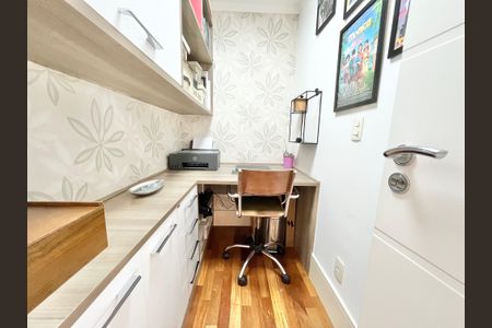 Apartamento à venda com 195m², 3 quartos e 3 vagasEscritório