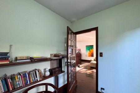 Casa à venda com 497m², 4 quartos e 2 vagasEscritório