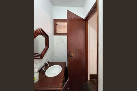 Casa à venda com 497m², 4 quartos e 2 vagasLavabo 