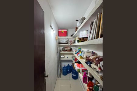 Casa à venda com 497m², 4 quartos e 2 vagasDespensa 