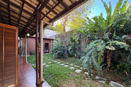 Casa à venda com 497m², 4 quartos e 2 vagasQuintal 