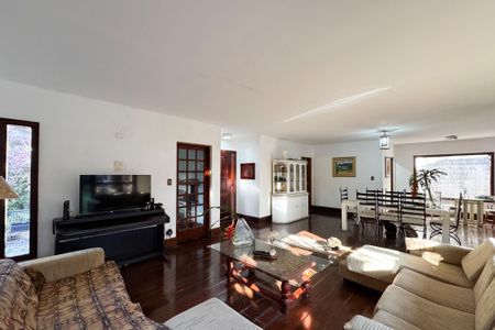 Casa à venda com 497m², 4 quartos e 2 vagasSala