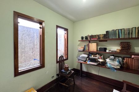 Casa à venda com 497m², 4 quartos e 2 vagasEscritório