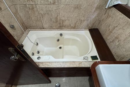 Casa à venda com 497m², 4 quartos e 2 vagasBanheiro - Suíte 2