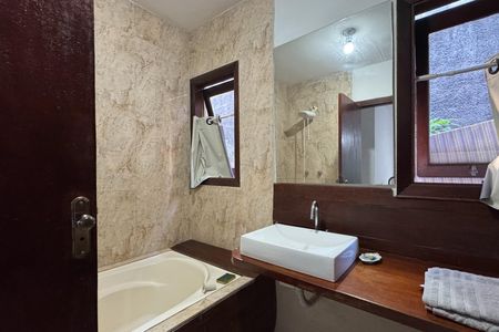 Casa à venda com 497m², 4 quartos e 2 vagasBanheiro - Suíte 2