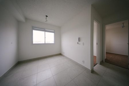 Sala/Cozinha e Área de Serviço de apartamento para alugar com 2 quartos, 32m² em Engenheiro Goulart, São Paulo