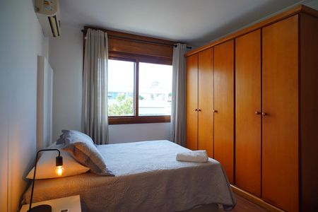 Quarto suíte  de apartamento para alugar com 2 quartos, 90m² em Rio Branco, Porto Alegre