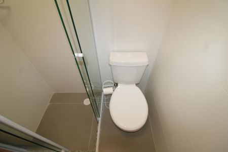 Banheiro de kitnet/studio para alugar com 1 quarto, 28m² em Santana, São Paulo