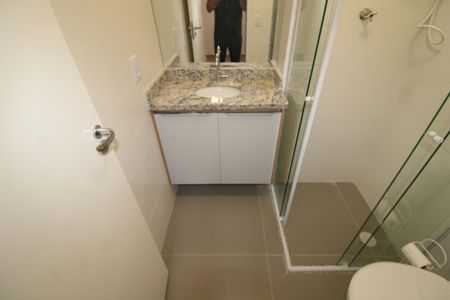 Banheiro de kitnet/studio para alugar com 1 quarto, 28m² em Santana, São Paulo