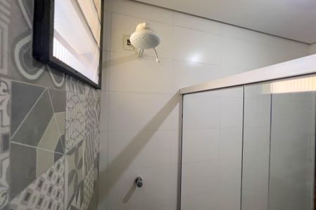 Banheiro de kitnet/studio para alugar com 1 quarto, 20m² em Cambuci, São Paulo