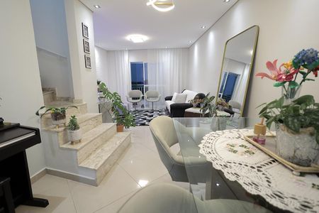 Apartamento à venda com 230m², 3 quartos e 2 vagas Apartamento à venda com 230m², 3 quartos e 2 vagasSala de Jantar