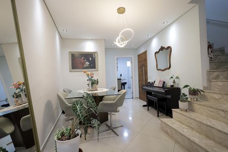 Apartamento à venda com 230m², 3 quartos e 2 vagas Apartamento à venda com 230m², 3 quartos e 2 vagasSala de Jantar
