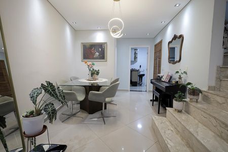 Apartamento à venda com 230m², 3 quartos e 2 vagas Apartamento à venda com 230m², 3 quartos e 2 vagasSala de Jantar