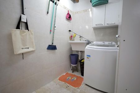 Apartamento à venda com 230m², 3 quartos e 2 vagas Apartamento à venda com 230m², 3 quartos e 2 vagasÁrea de Serviço