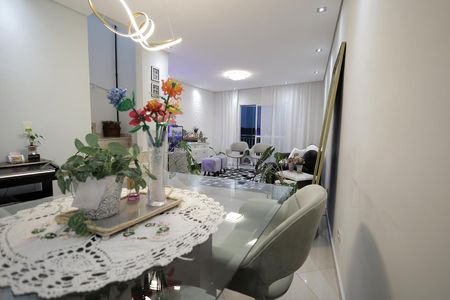 Apartamento à venda com 230m², 3 quartos e 2 vagas Apartamento à venda com 230m², 3 quartos e 2 vagasSala de Jantar