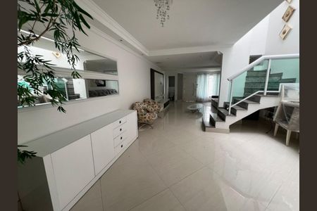 Casa à venda com 206m², 3 quartos e 4 vagassala
