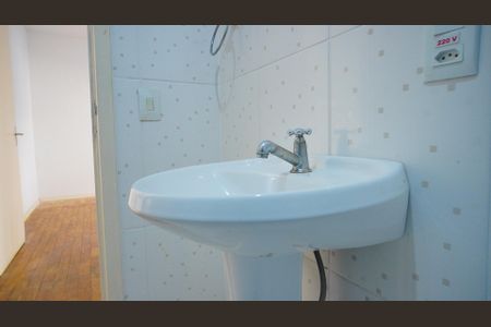 Apartamento para alugar com 68m², 2 quartos e sem vaga Apartamento para alugar com 68m², 2 quartos e sem vagaBanheiro social