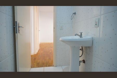 Apartamento para alugar com 68m², 2 quartos e sem vaga Apartamento para alugar com 68m², 2 quartos e sem vagaBanheiro social