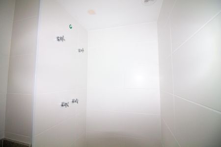 Banheiro de kitnet/studio à venda com 1 quarto, 28m² em Santo Amaro, São Paulo