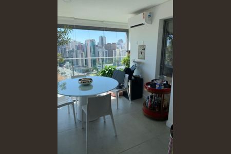 Foto 02 de apartamento para alugar com 2 quartos, 82m² em Itaim Bibi, São Paulo