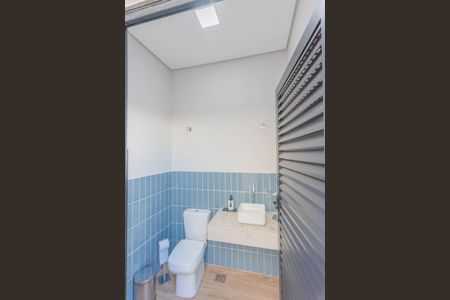 Casa de condomínio à venda com 235m², 3 quartos e 4 vagasBanheiro da Piscina