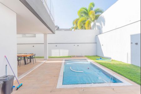 Casa de condomínio à venda com 235m², 3 quartos e 4 vagasPiscina