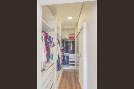 Casa de condomínio à venda com 235m², 3 quartos e 4 vagasCloset da Suíte 1