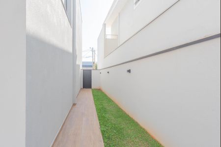 Casa de condomínio à venda com 235m², 3 quartos e 4 vagasQuintal