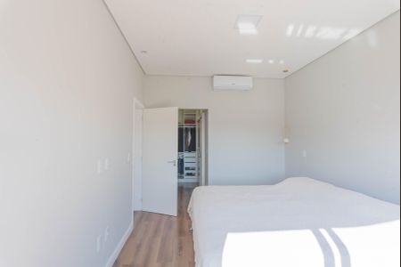 Casa de condomínio à venda com 235m², 3 quartos e 4 vagasSuíte 1